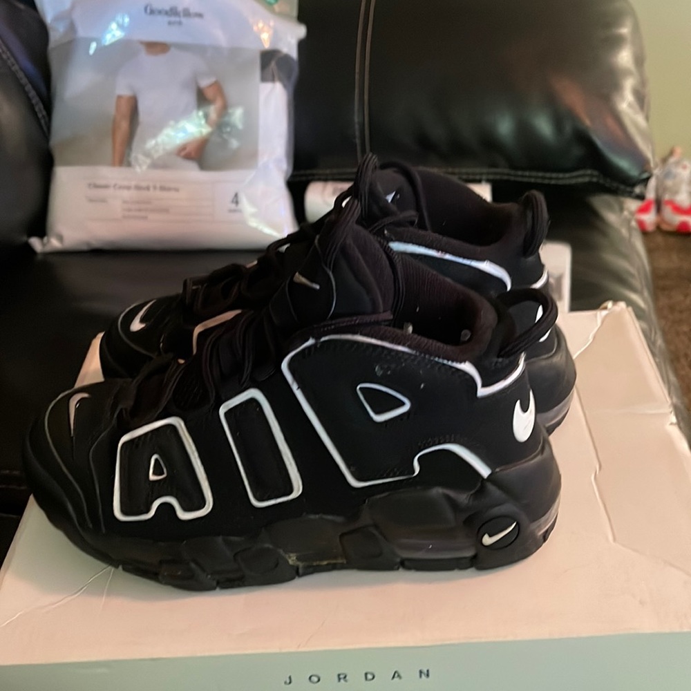 Nike uptempo size 2.5